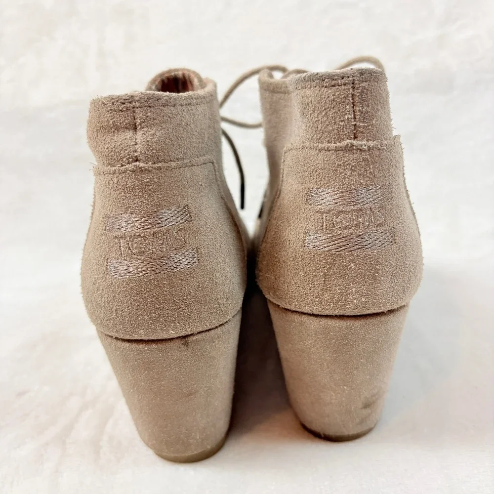 TOMS Taupe Suede Desert Wedge Booties Women Sz 8 Lace Up‎ Ankle Boots Round Toe